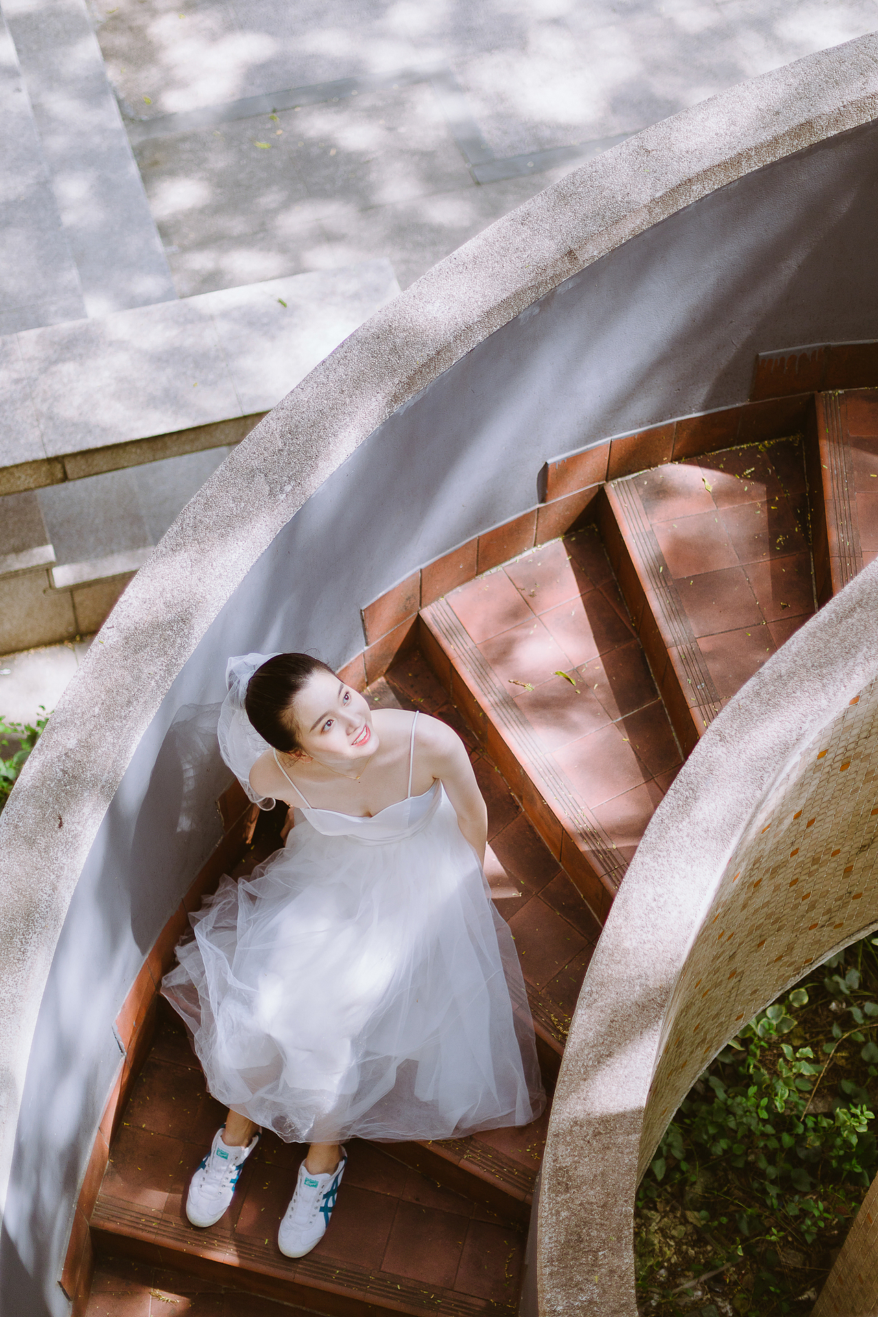 在夏天结束之前穿上小裙子拍照