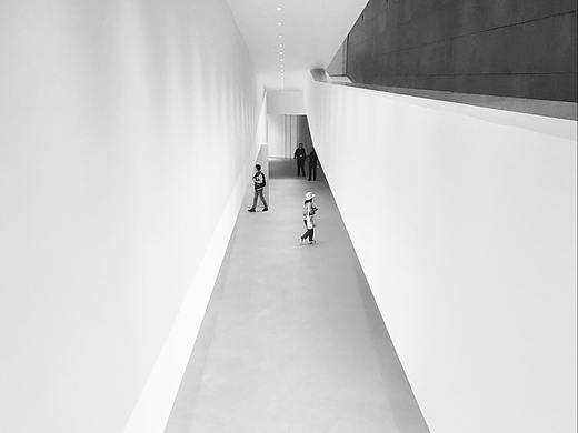 手机黑白建筑摄影-艺术与人