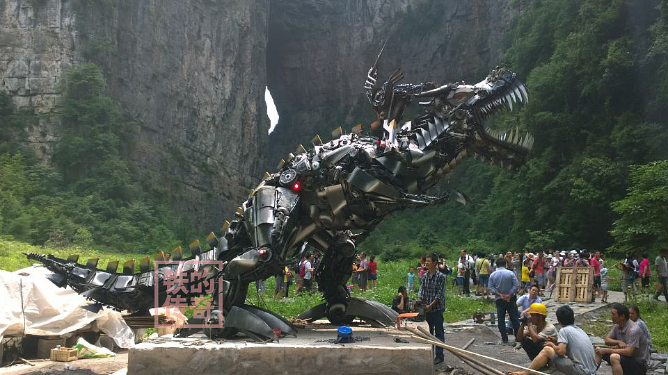 铁的传奇2014钢雕艺术的扛鼎作品问世:7米高变4版大黄蜂永驻重庆武隆风景区