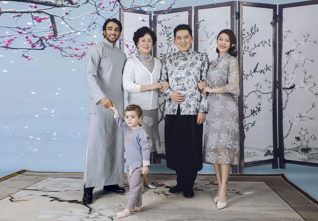 青岛全家福（图ZMjI0NTkwNzI4） - 人像摄影 - 站酷设计师御家摄影原创素材 - 站酷ZCOOL