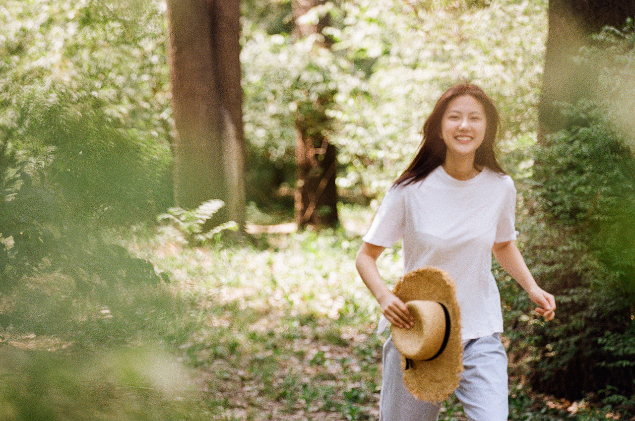 【个人写真】夏天 ▪ 草帽 /大树映像STUDIO/（图ZMTUxNDI3MTIw） - 人像摄影 - 站酷设计师大树映像摄影原创素材 - 站酷ZCOOL