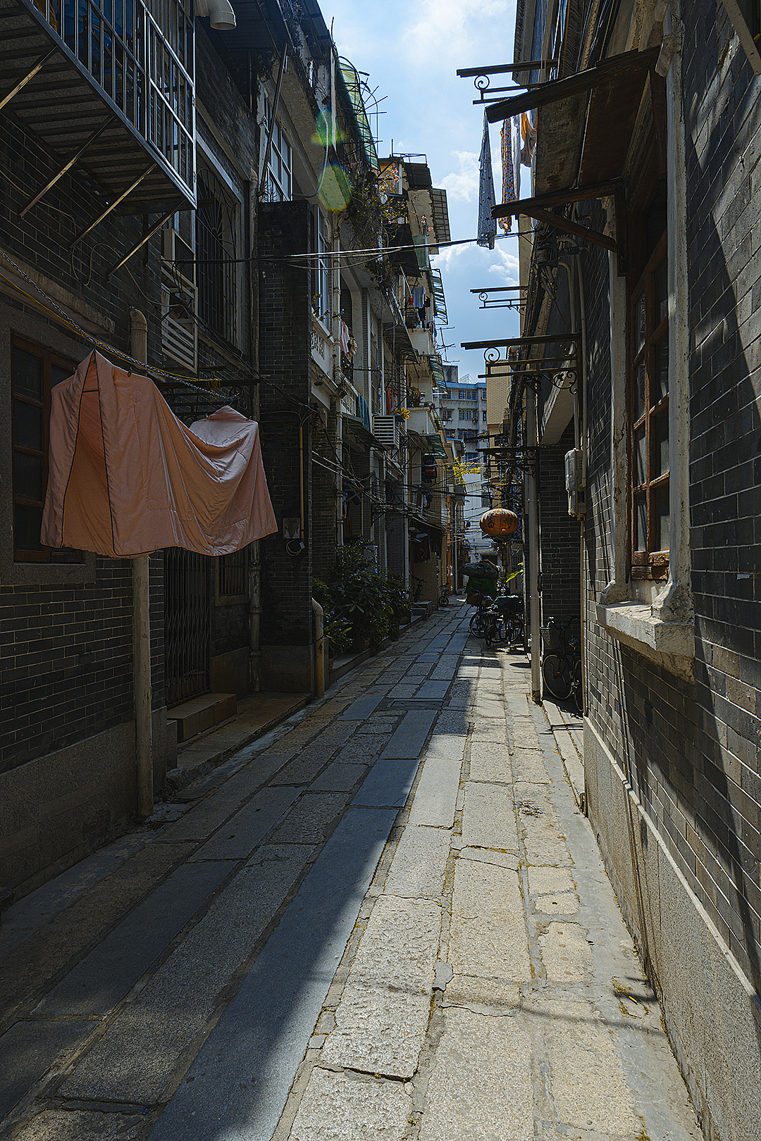 前段时间经过广州同福西,拍到的一些老房子