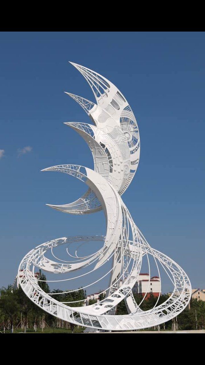 灵鱼滚新月,一浪卷天阙