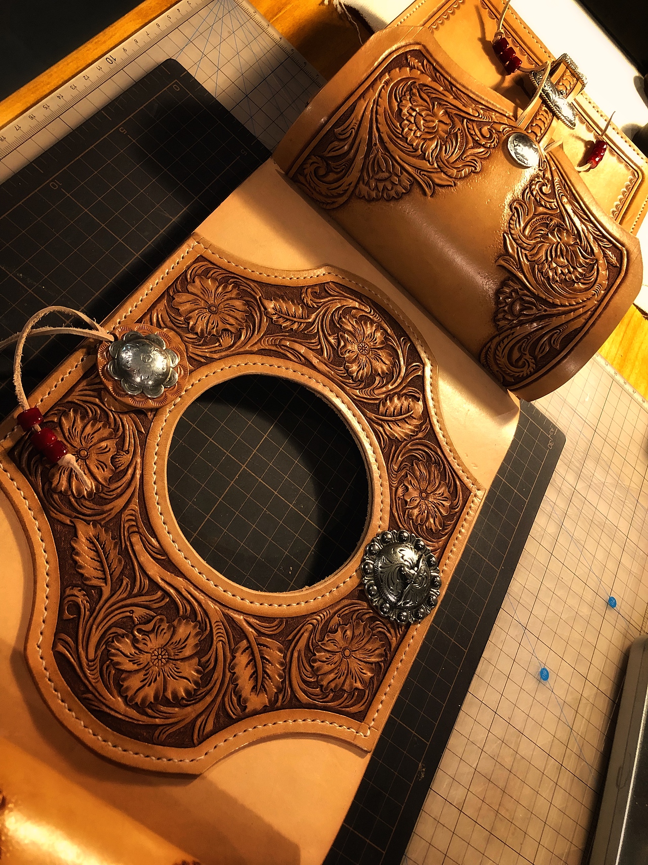 谢里丹皮雕马鞍包