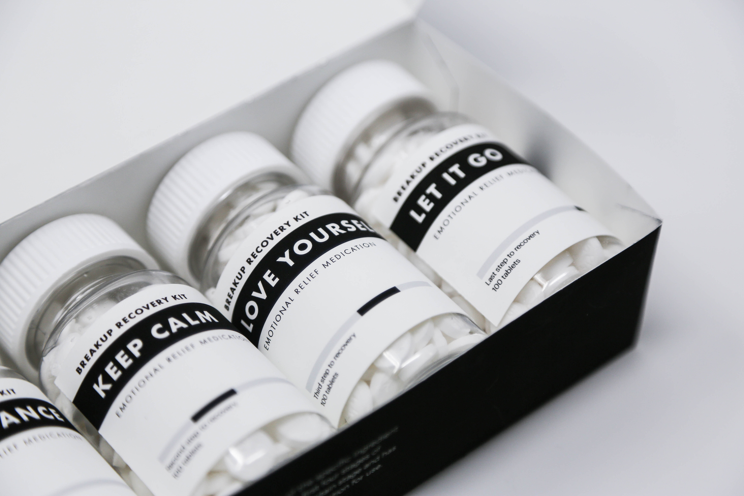 失恋药丸包装设计