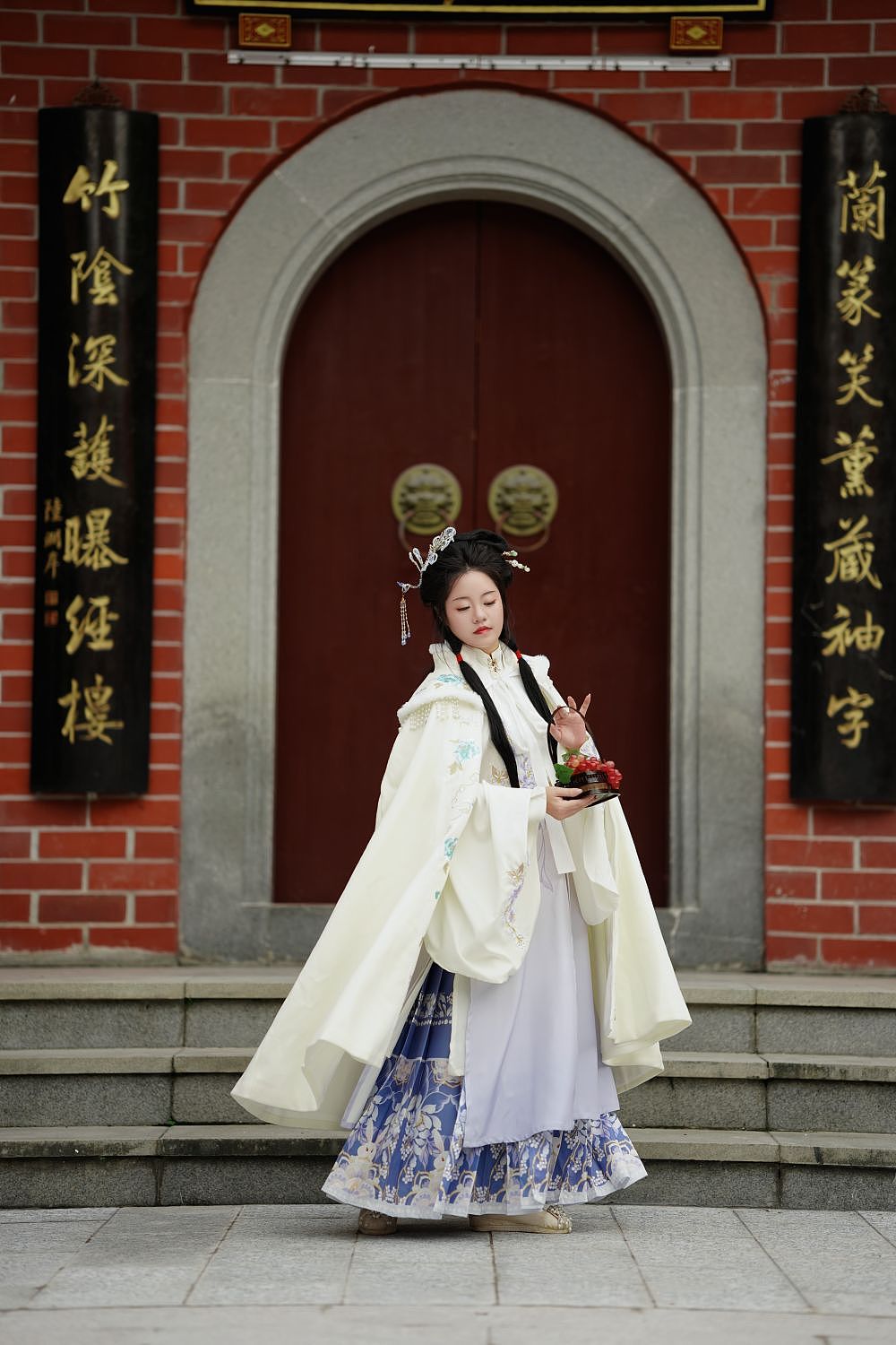 雪景斗篷汉服