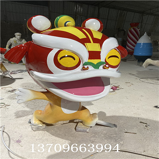 新年舞狮队形象玻璃钢卡通狮子雕塑造型为楼盘装饰