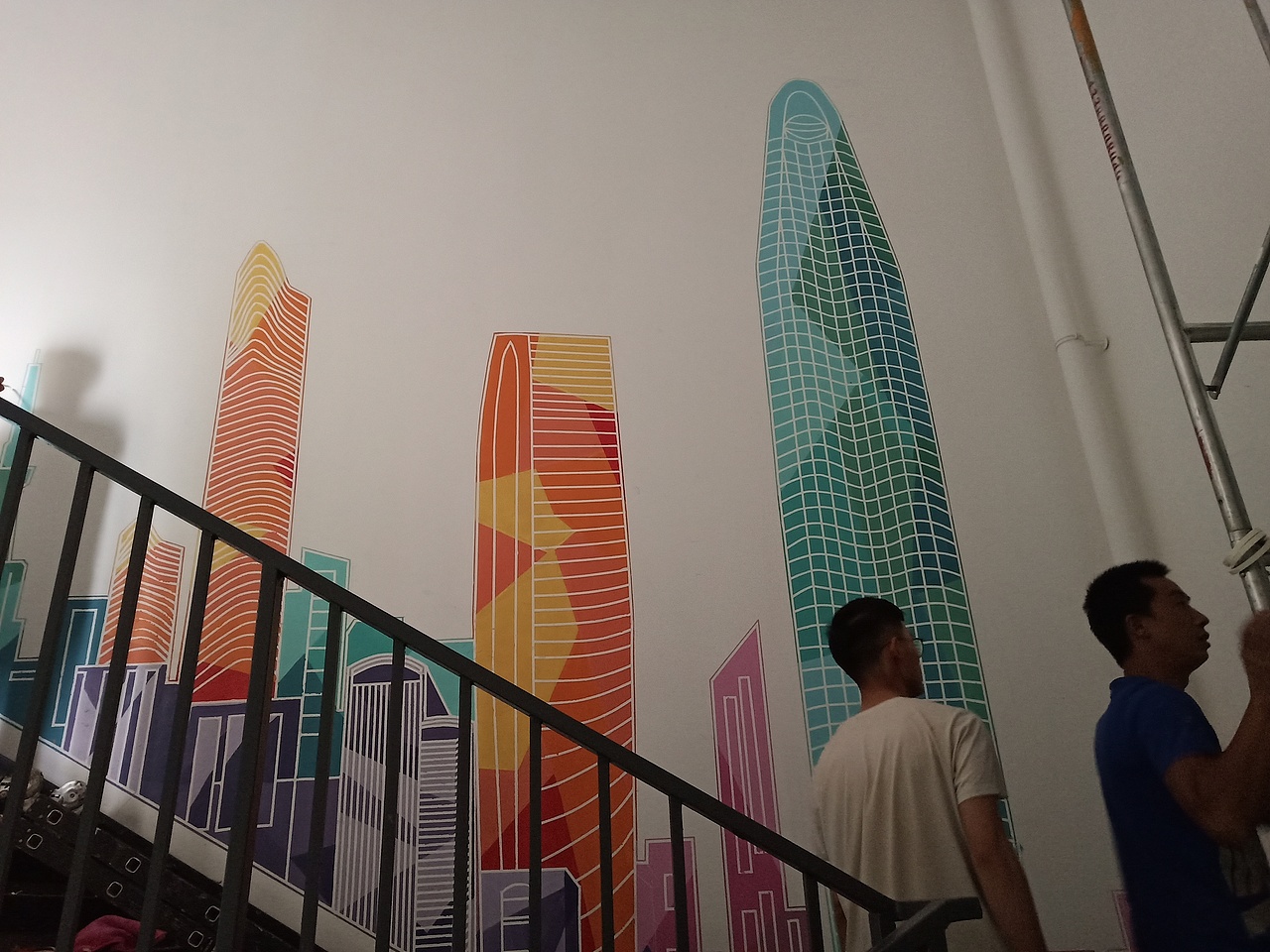 昆明绿地中心楼梯走道墙体彩绘——绿地全国地标建筑