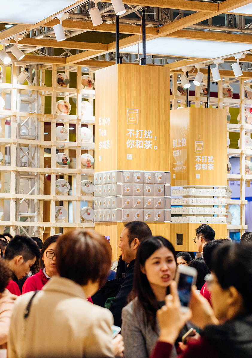 容品牌:茶饼搭建茶立方_雨林古茶坊茶博会展厅策划