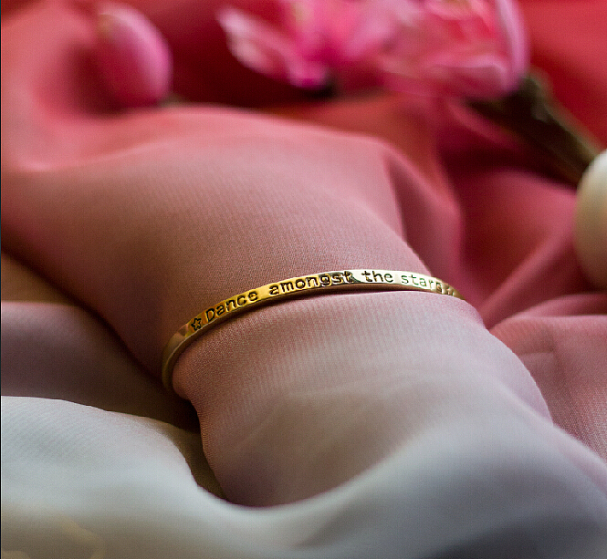 手饰（图ZMzk4NDE1NDA=） - 产品摄影 - 站酷设计师aokisym原创素材 - 站酷ZCOOL