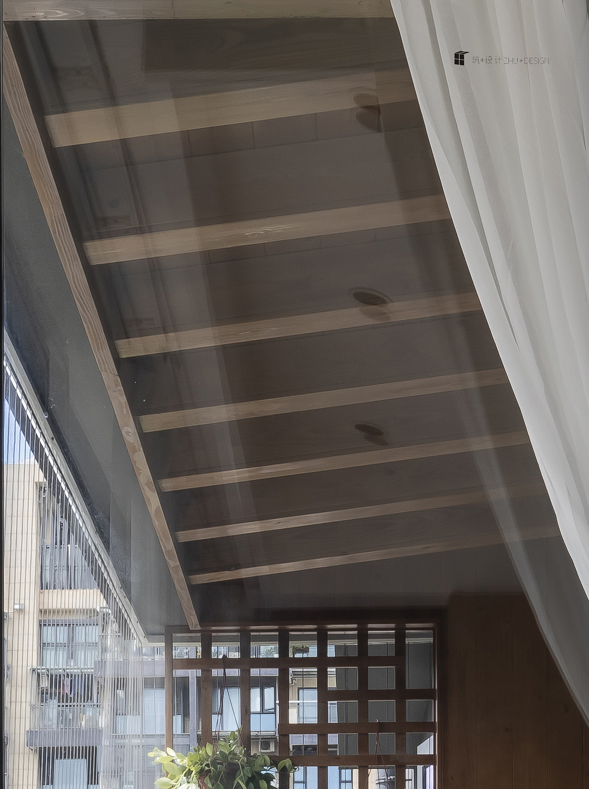 户外烟台的屋檐式天花