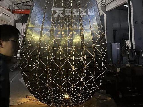 户外不锈钢大型发光雕塑——镂空水滴七彩灯光设计