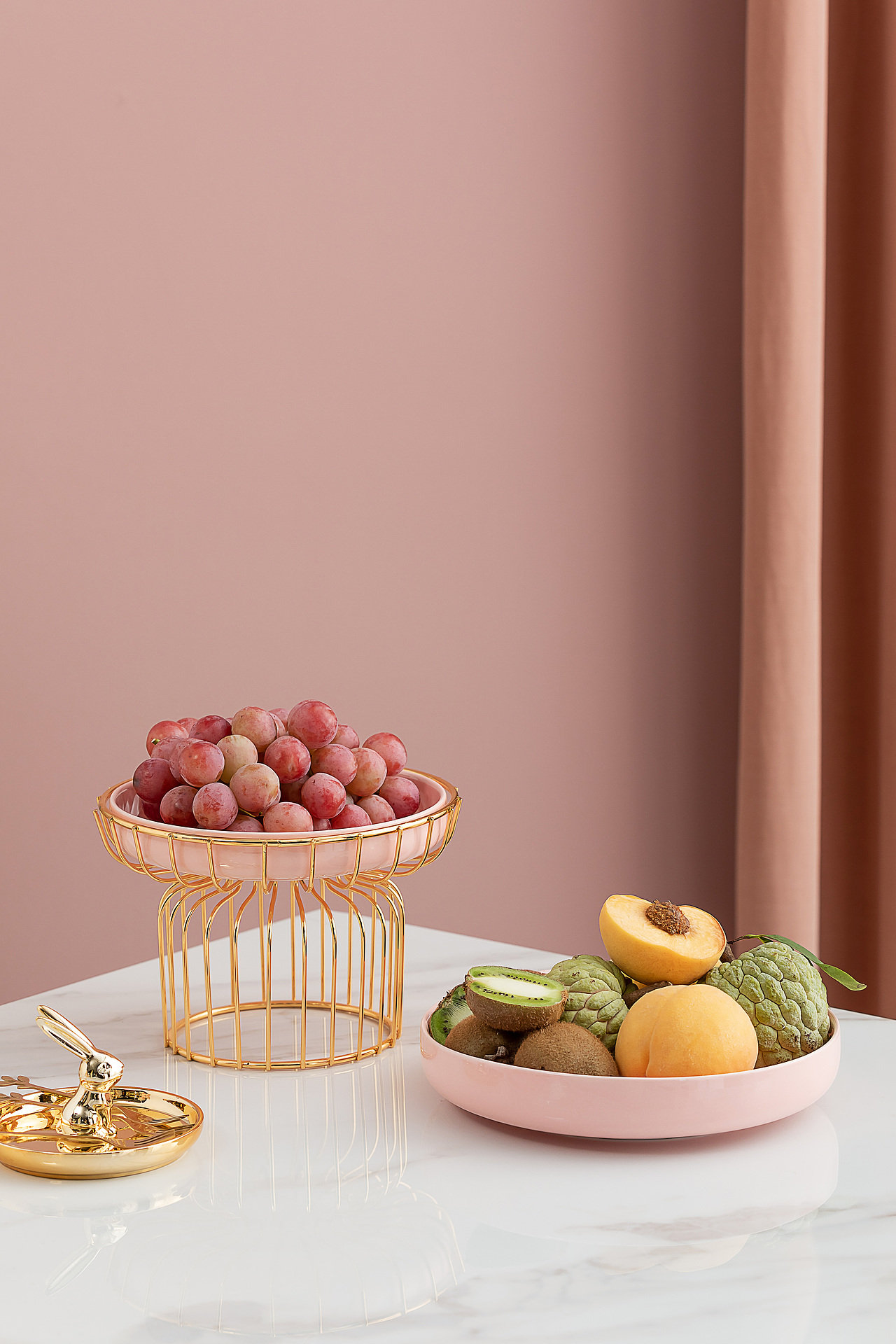 轻奢粉红金架果盘