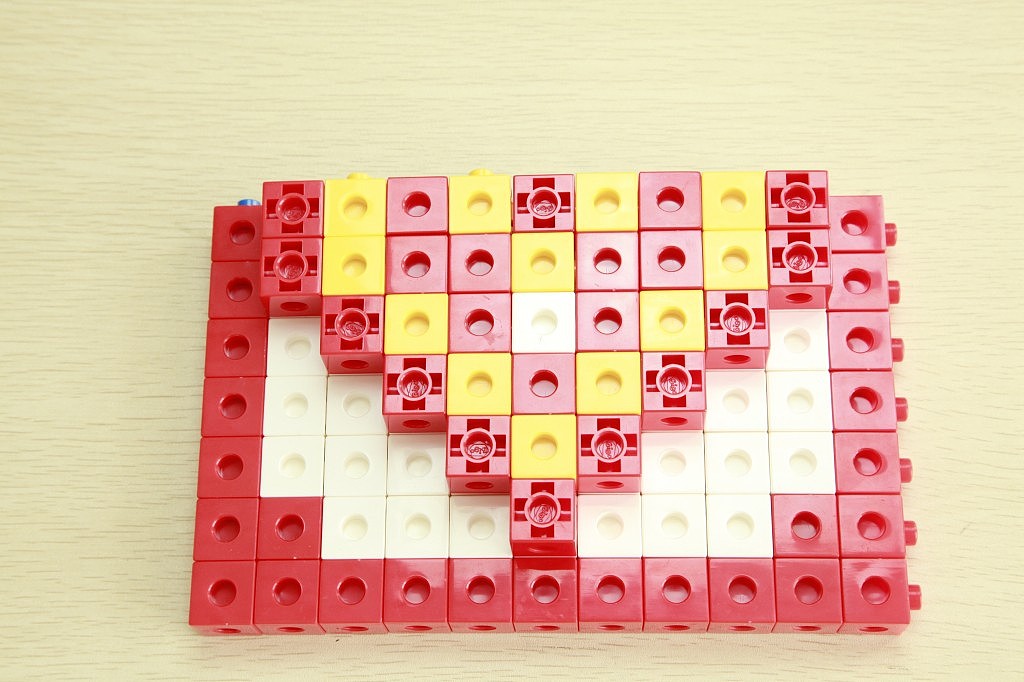 一款简单的玩具组装定格动画制作。