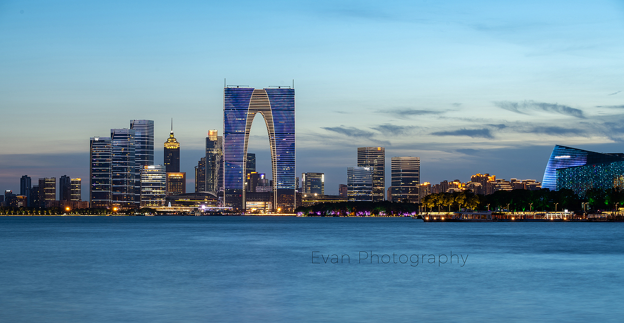 路过金鸡湖 拍秋裤