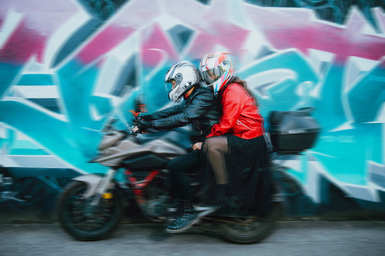 机车嘻哈风情侣写真