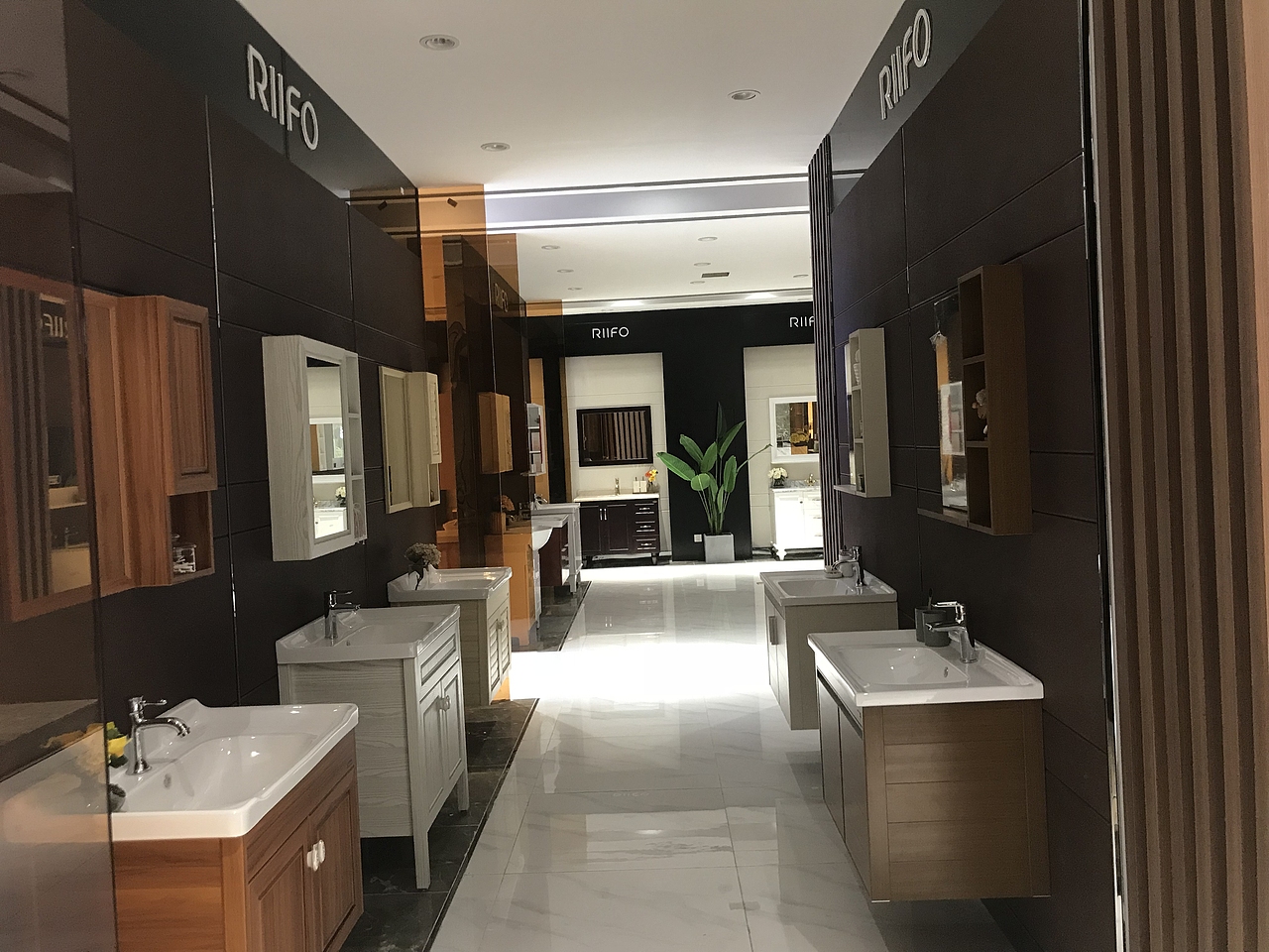 日丰卫浴专卖店邛崃店-卫浴门店实景摄影