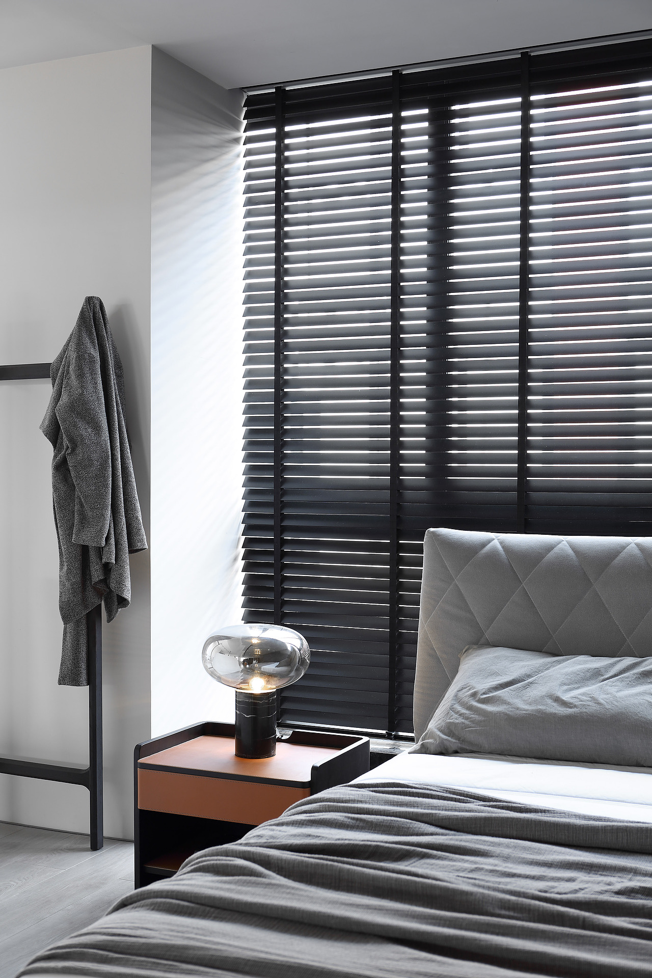 灰色布艺床（图ZMjQxNzM0NDM2） - 家装设计 - 站酷设计师黑白灰主旋律原创素材 - 站酷ZCOOL