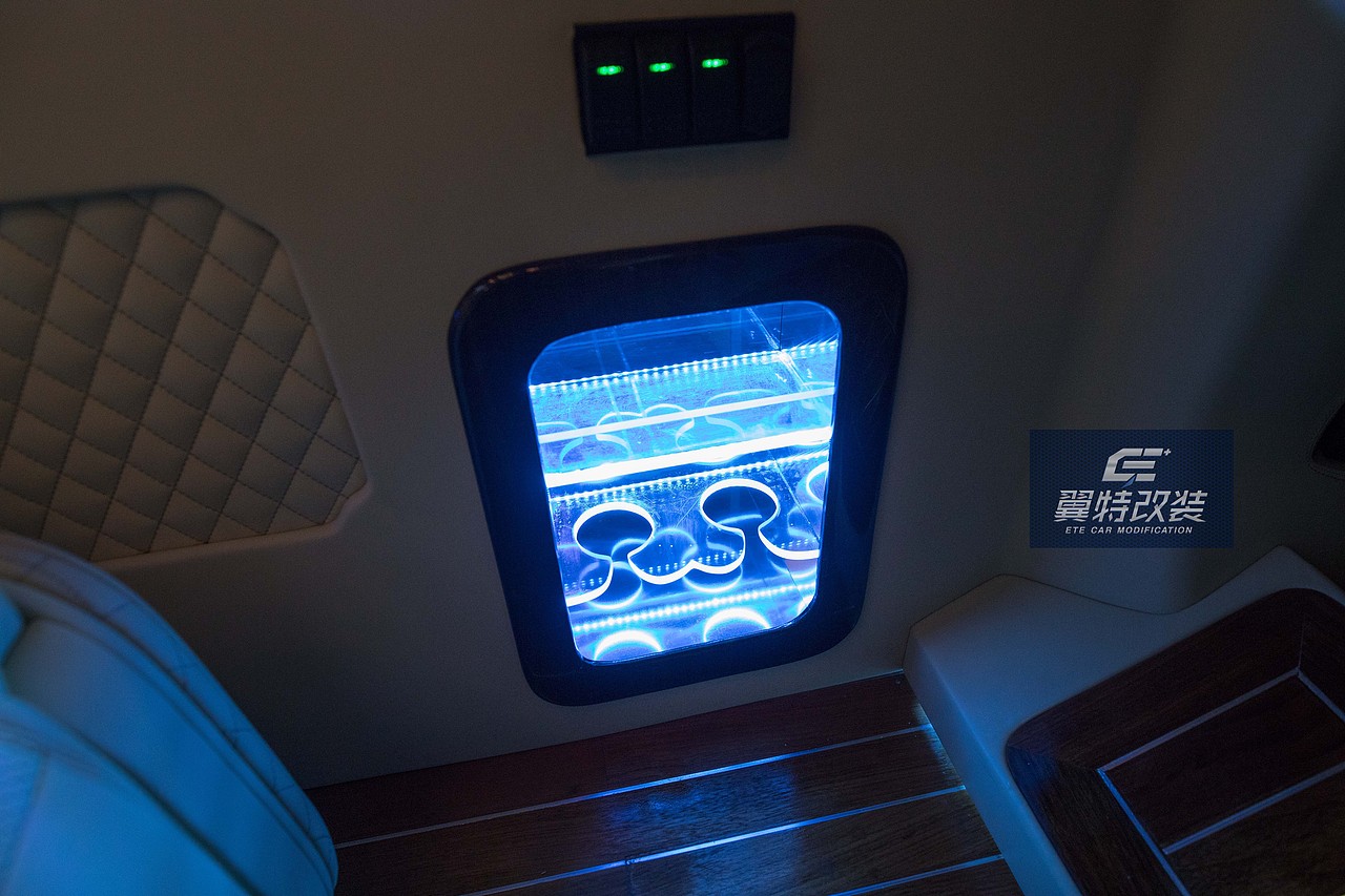 大众T6米黑内饰