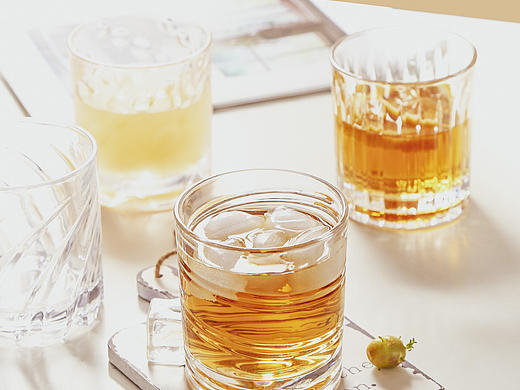 玻璃杯