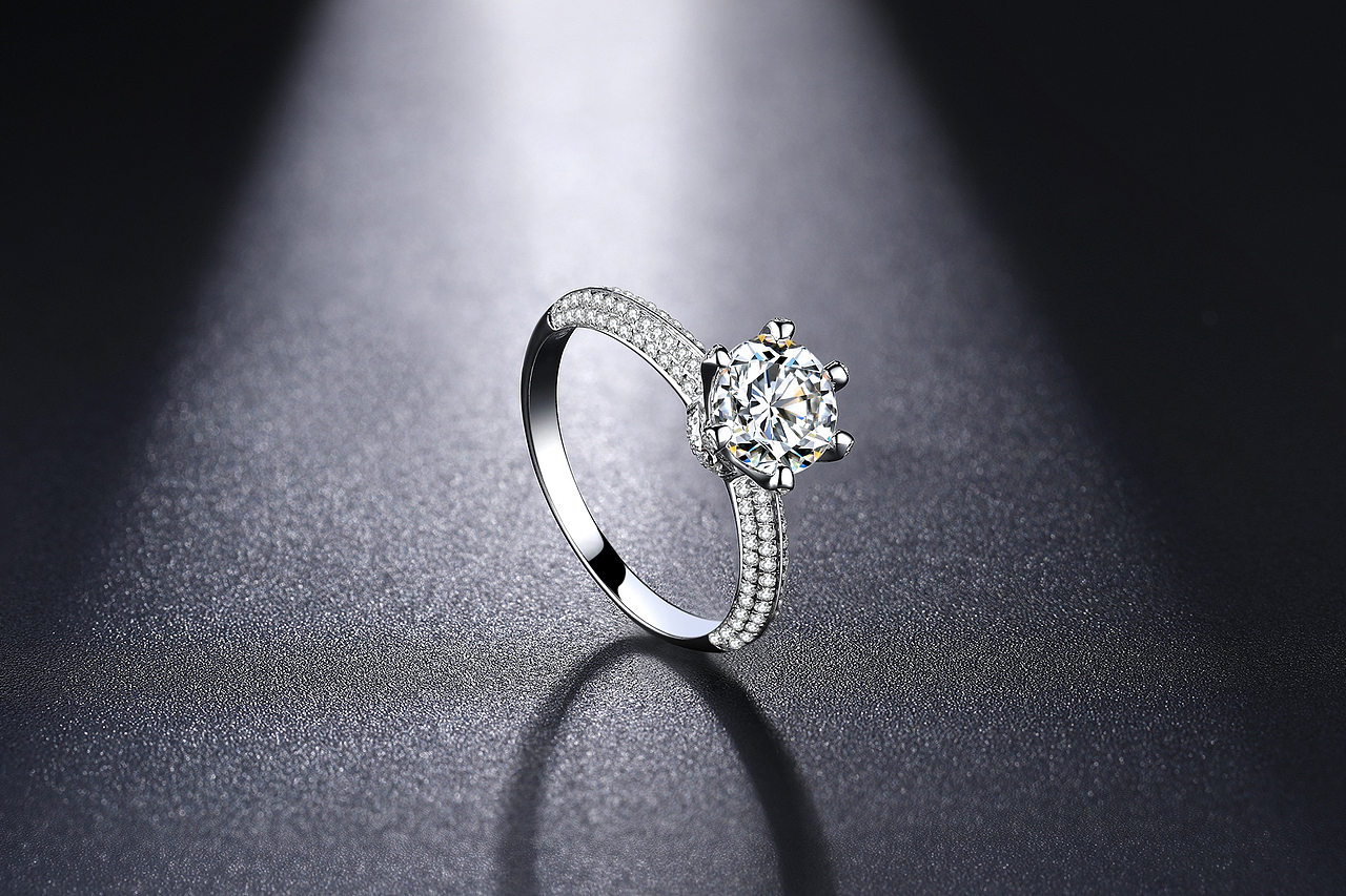 永恒金典五爪心型钻戒（图ZMjIzMzU0MzI0） - 产品摄影 - 站酷设计师奔跑的小晗原创素材 - 站酷ZCOOL