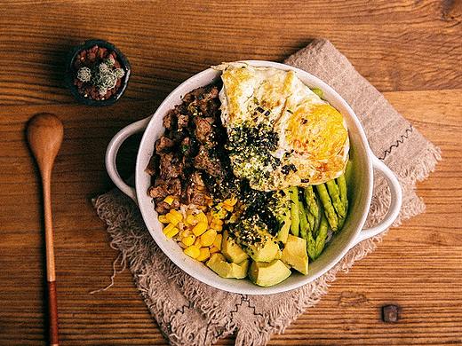 自制美味。美味拌饭之-肥牛牛油果藜麦拌饭