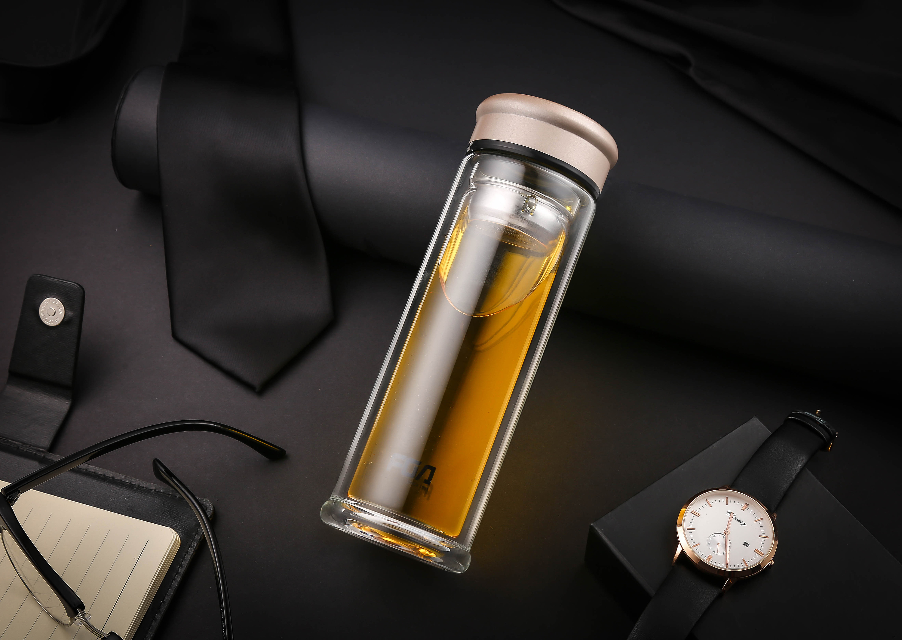 杯子 商务 玻璃杯 场景搭配 黑色场景