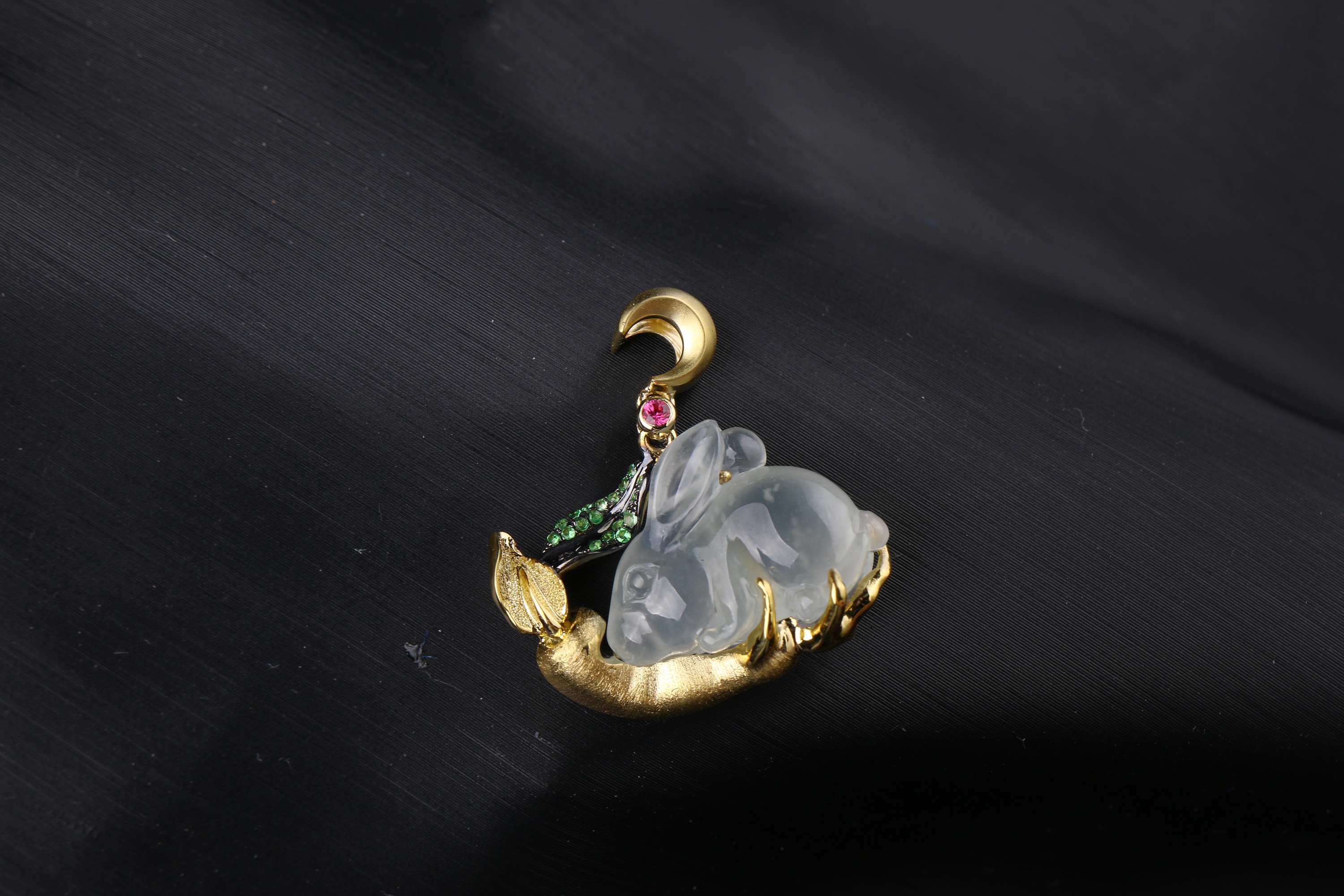 蚂蚁创意珠宝工作室---- 超级可爱翡翠兔子