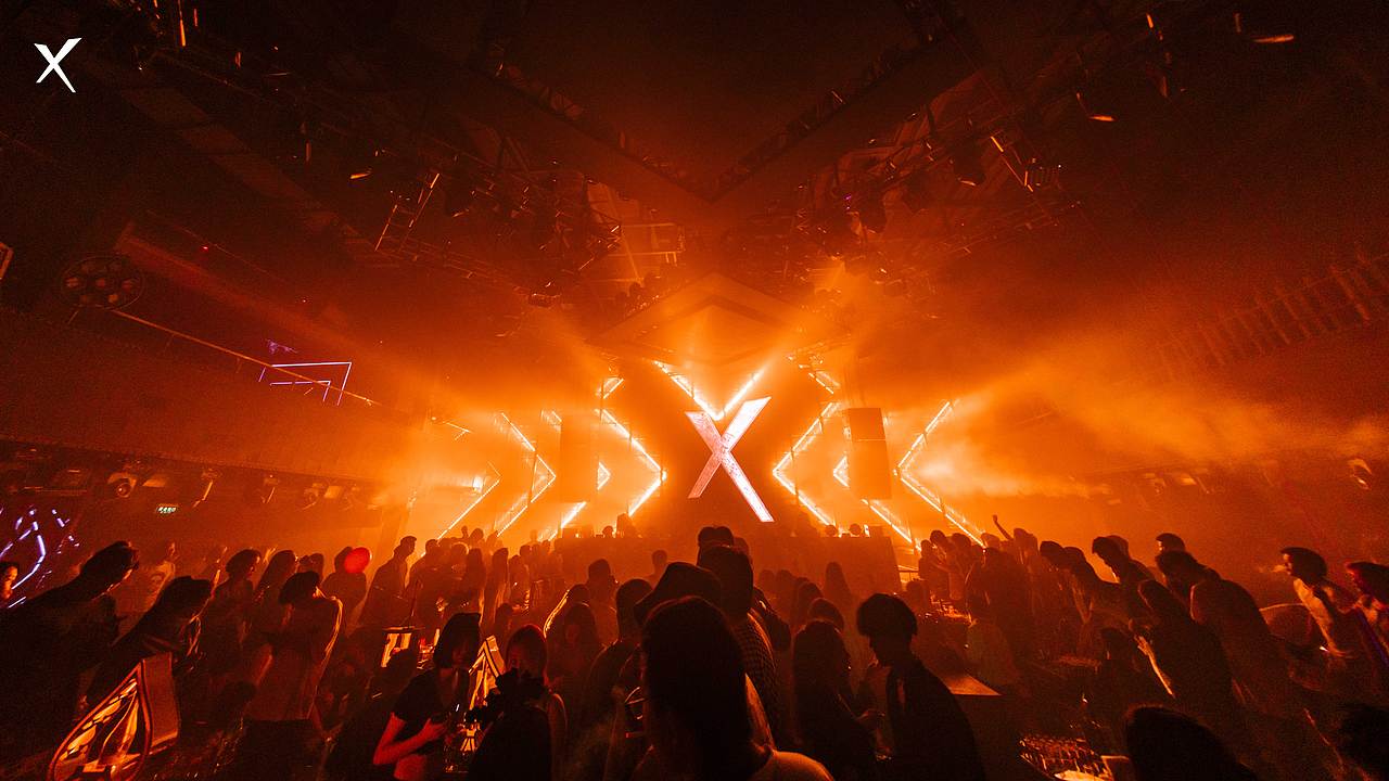 情人节（图ZMjIyMjQxMTA4） - 人像摄影 - 站酷设计师商业摄影师周Sir原创素材 - 站酷ZCOOL