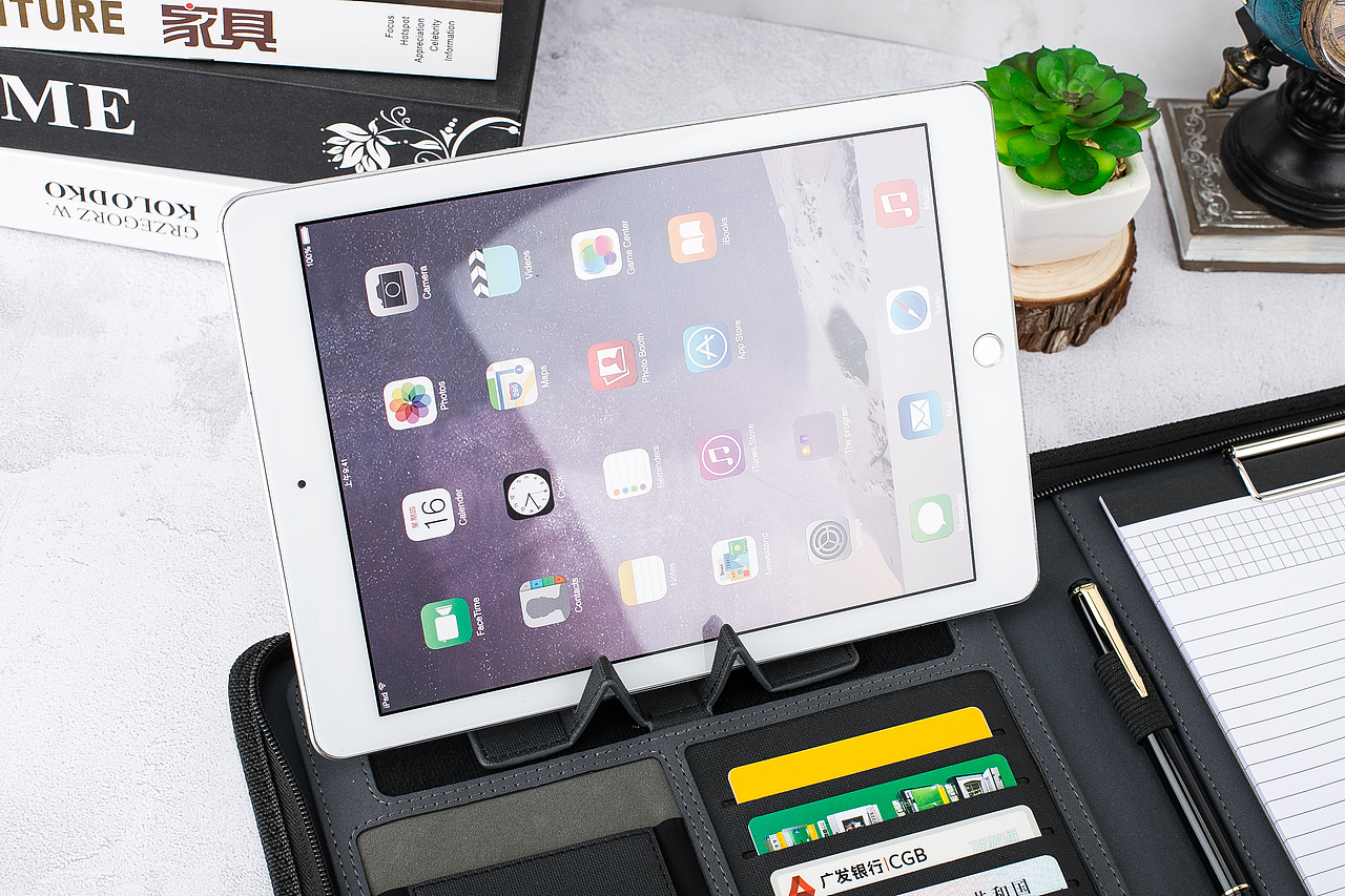 支持无线充电的经理夹