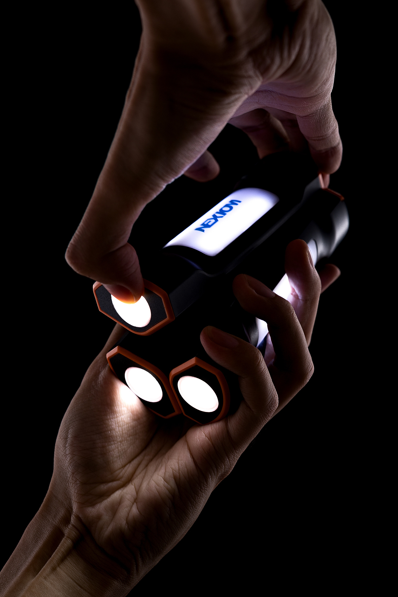 随手拍丨NEXIOM 能量棒 分体式三防手电筒