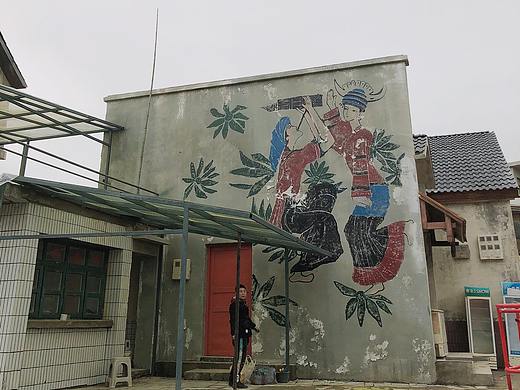 为拍摄-无限深度-取景点所画的壁画。电影很快播出了吧