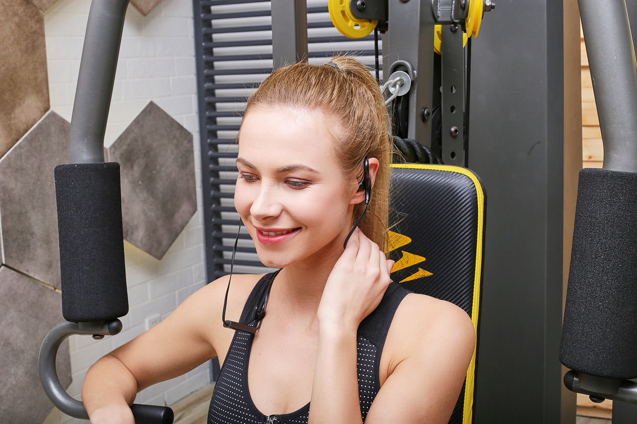 外模运动耳机场景图