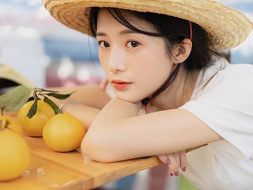 你眨眼时，时光在你的眼里。