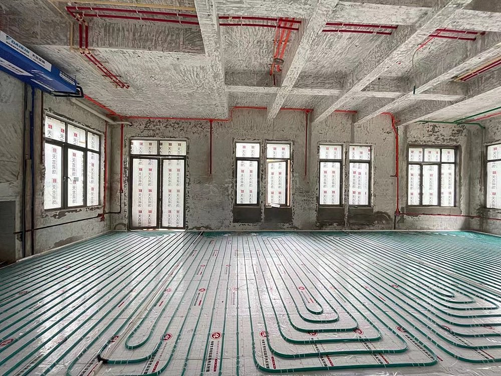 重庆独栋别墅装修施工现场,保利小泉水电隐蔽工程工地