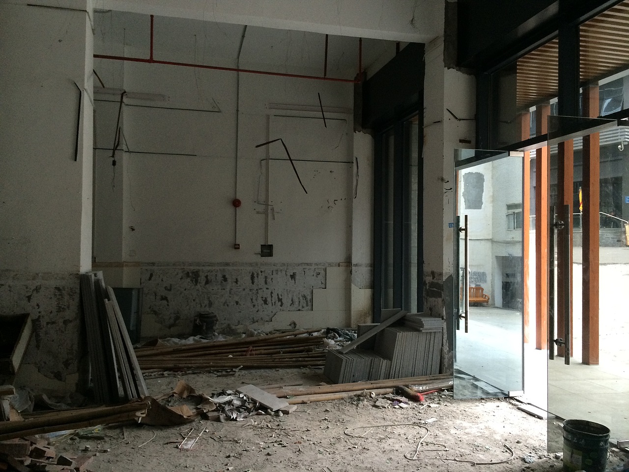 这是一开始要求改造的一个空间的墙面