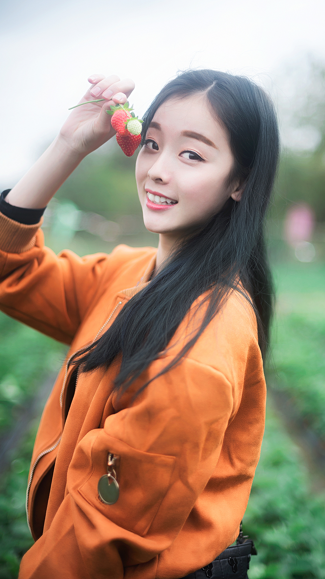 是草莓甜，还是你甜...（图ZMTQxNzQzMDYw） - 人像摄影 - 站酷设计师haoshicc浩摄原创素材 - 站酷ZCOOL