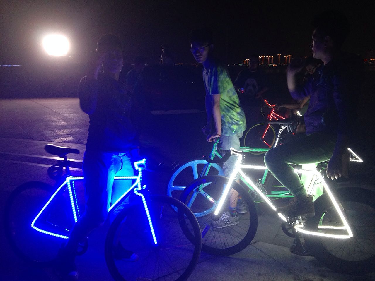 斯柯达汽车广告拍摄，tracking fire团队死飞夜骑苏州上海站（图ZMTY3NDc5NzI=） - MV - 站酷设计师Ethanstudio原创素材 - 站酷ZCOOL