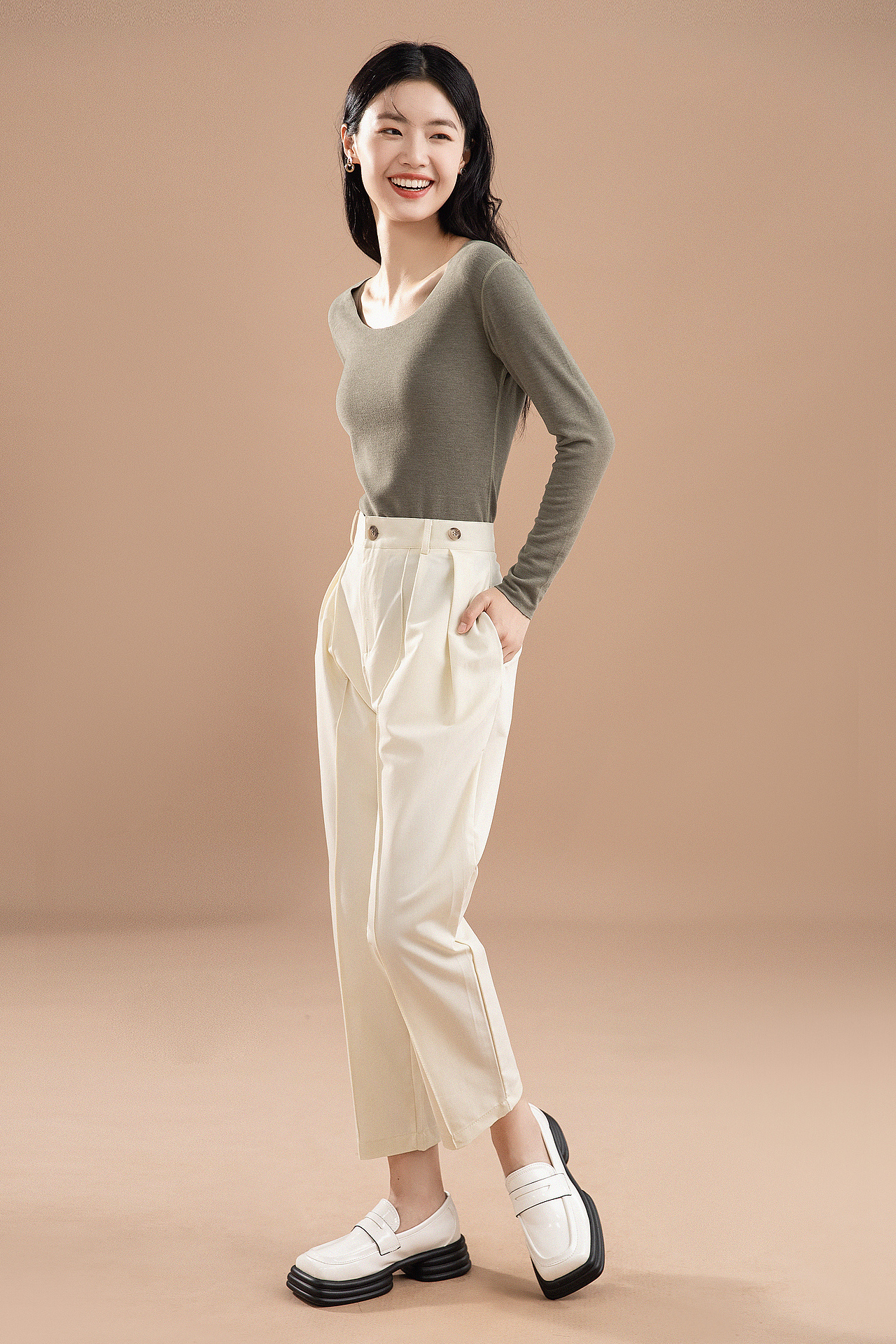 保暖内衣-表现力超强的女模