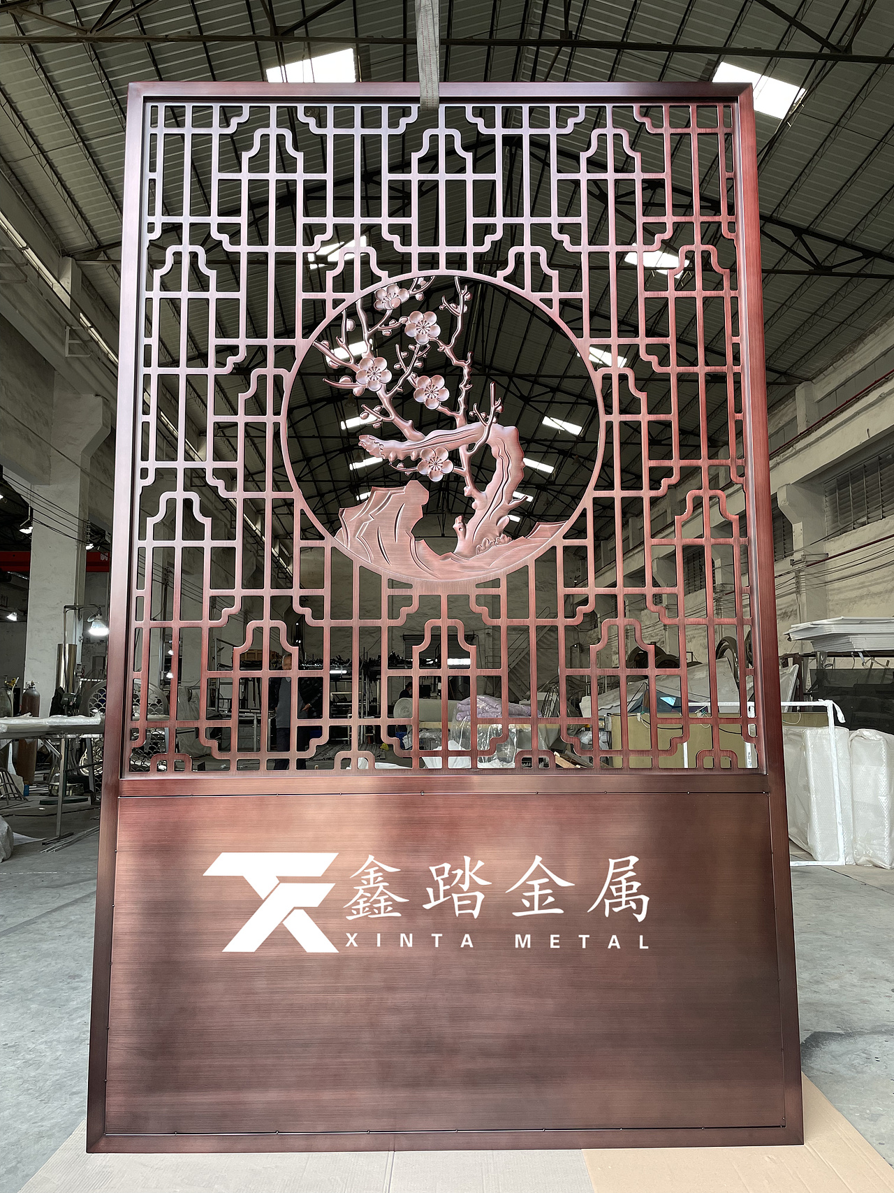铝艺浮雕梅花造型装饰壁画单面效果体现了艺术气质