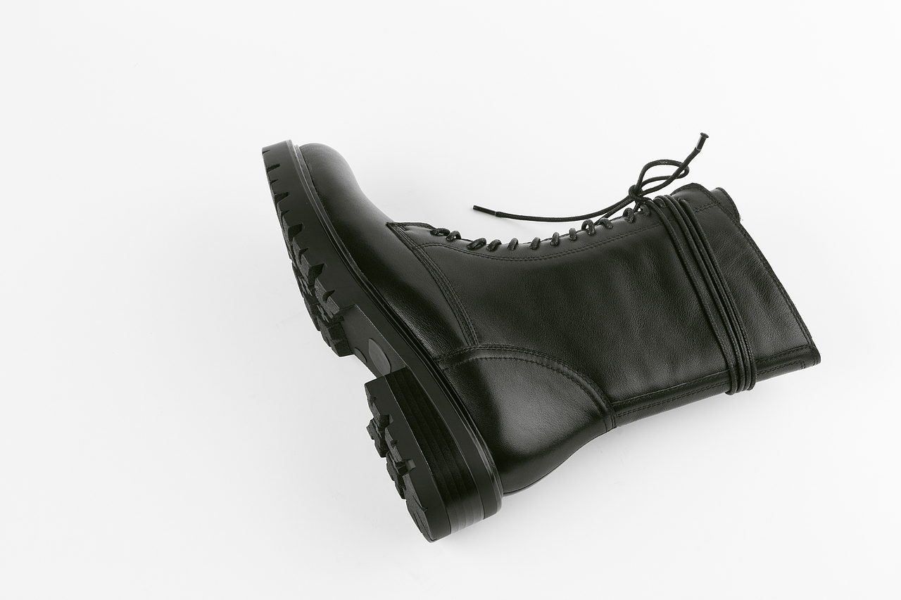 黑色马丁靴女鞋（图ZMjI3NTA2MzIw） - 产品摄影 - 站酷设计师未&来原创素材 - 站酷ZCOOL