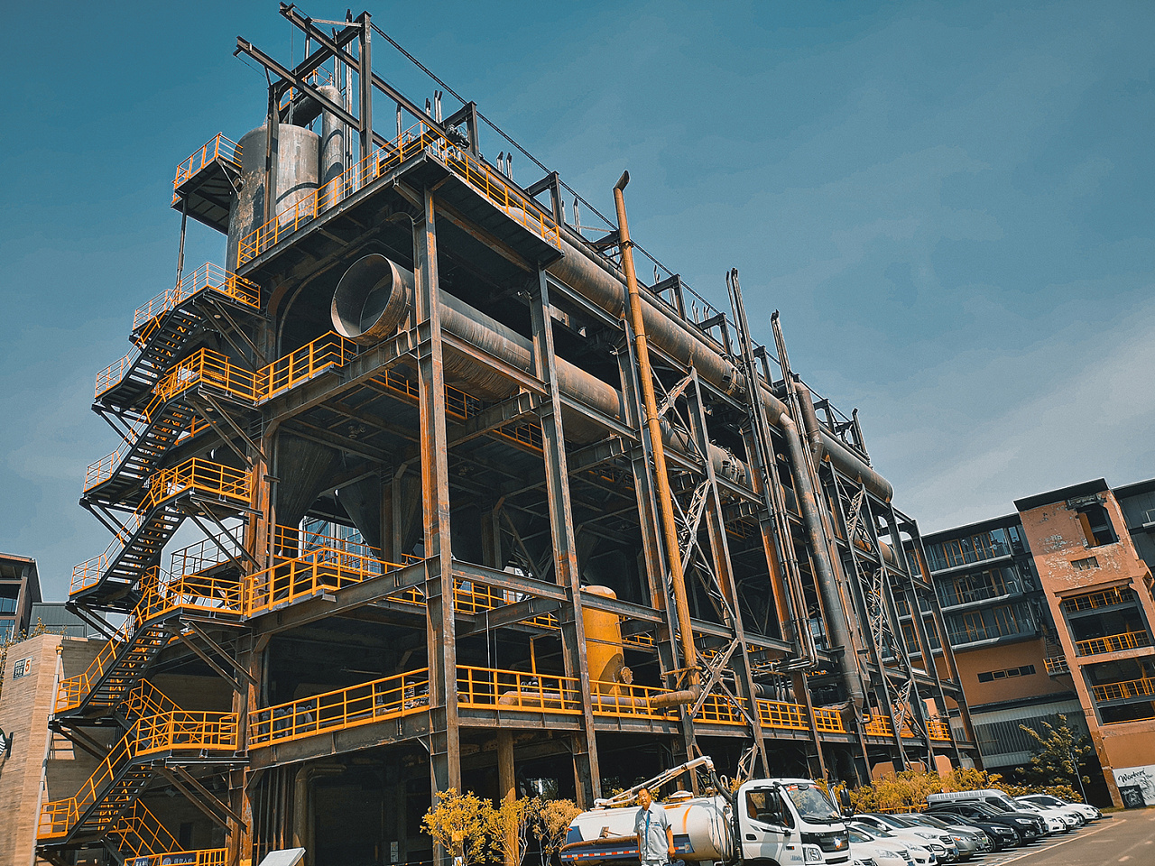 建筑拍摄 | 魔幻钢铁建筑