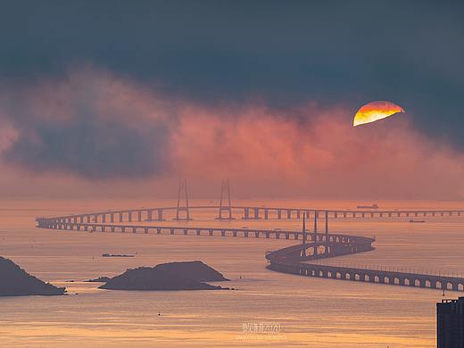 伶仃洋巨龙-港珠澳大桥
