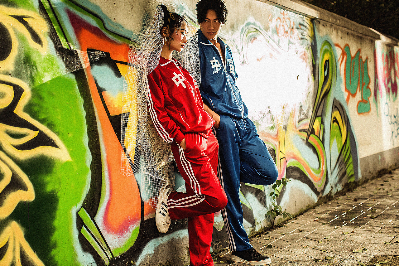 【成都诺汐视觉】创意街拍婚纱照成为你的“涂鸦墙”