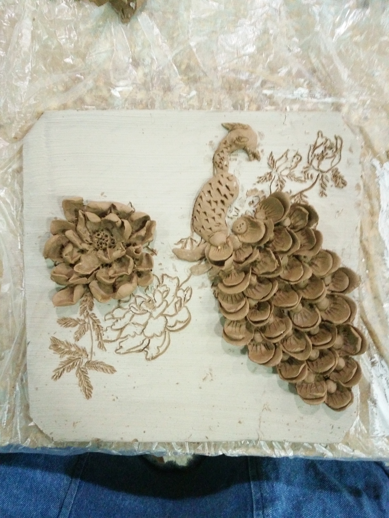 陶艺作品孔雀东南飞