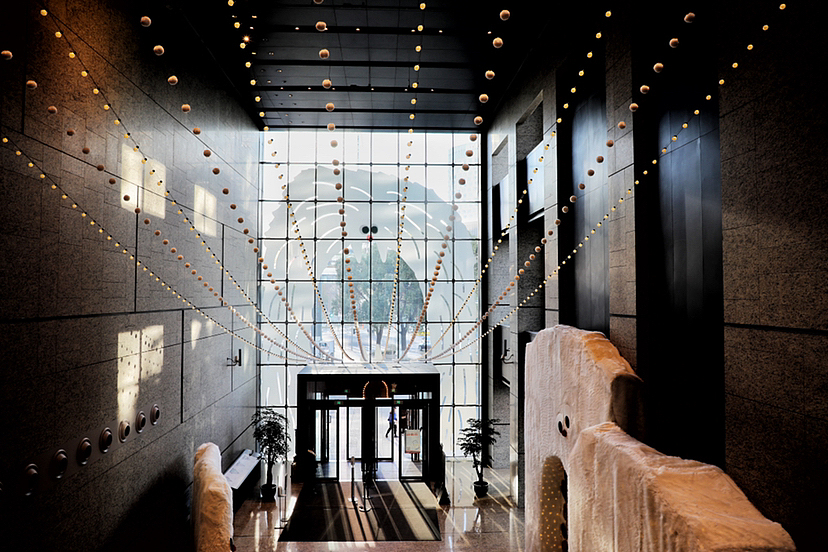 「毛毛怪」 | 2021诚品圣诞美陈（图ZMzUyODE2MTE2） - 展陈设计 - 站酷设计师囍爷原创素材 - 站酷ZCOOL