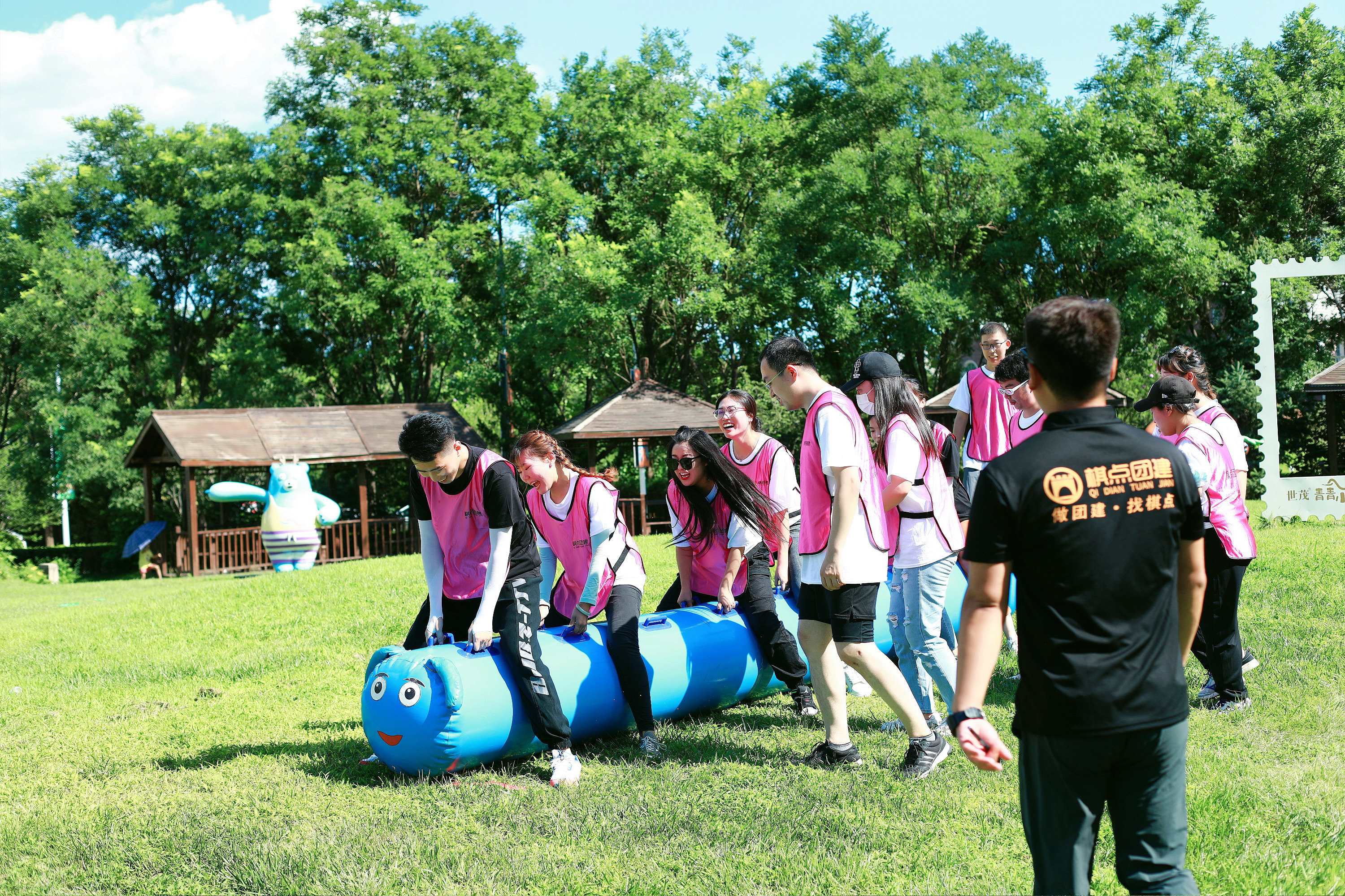 棋点团建趣味运动实况照片-一渡假日酒店