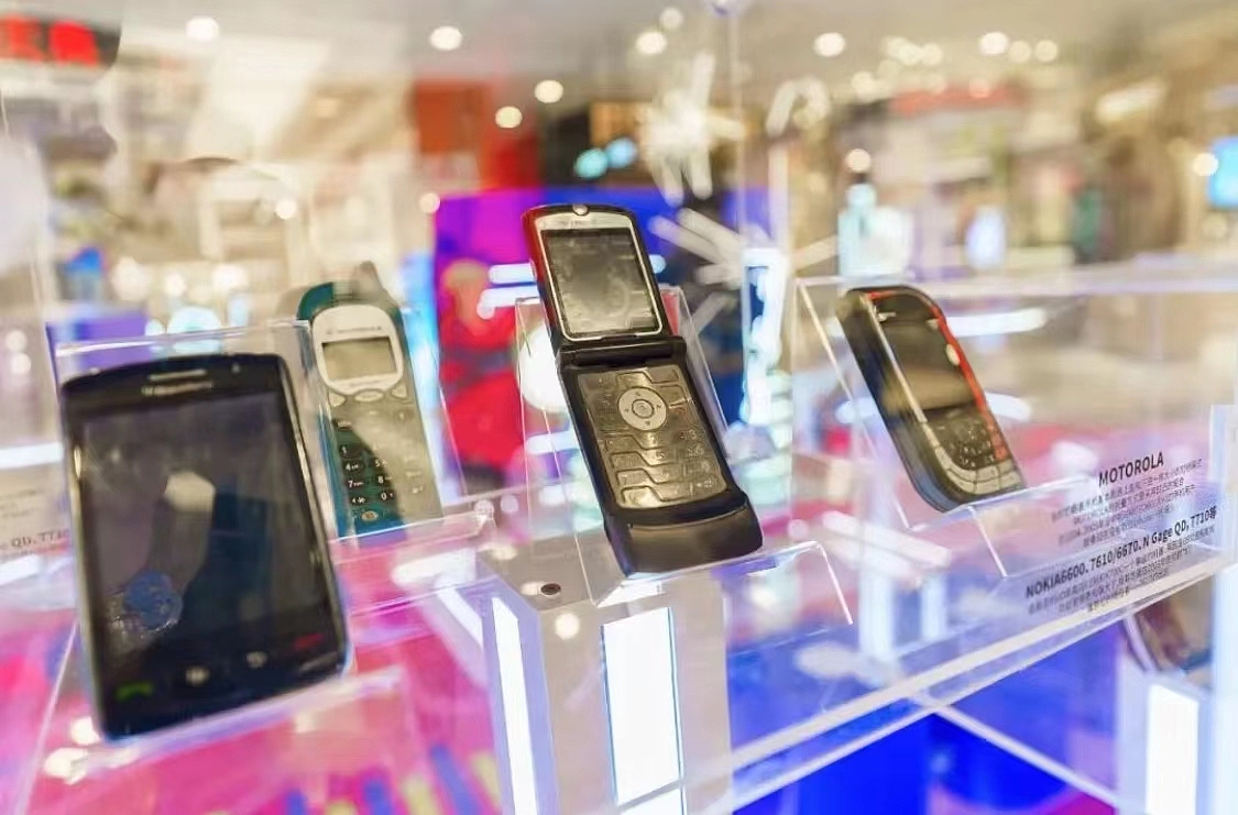 上海来福士18周年庆“请回答，2003”Y2K主题美陈设计（图ZMjc4NjAzNTk2） - 场景 - 站酷设计师次第Fa开原创素材 - 站酷ZCOOL