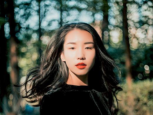 她说要笑的自然