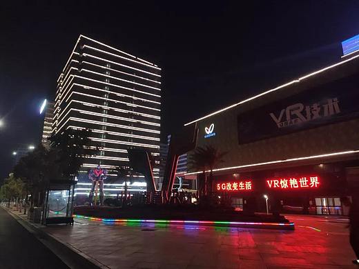 VR产业大会 | 看hecoos如何演绎机械臂动态拼接